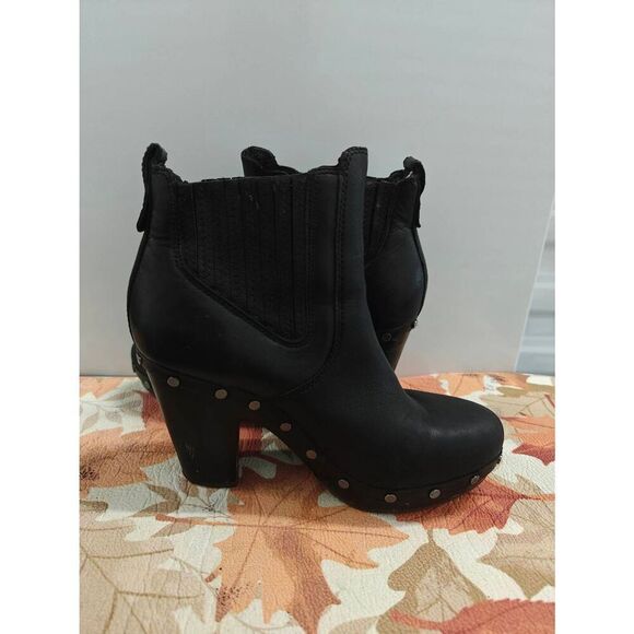 UGG Boots Carberry Platform Black Leather Studded Ankle Booties Women's Size 8 - Picture 3 of 4